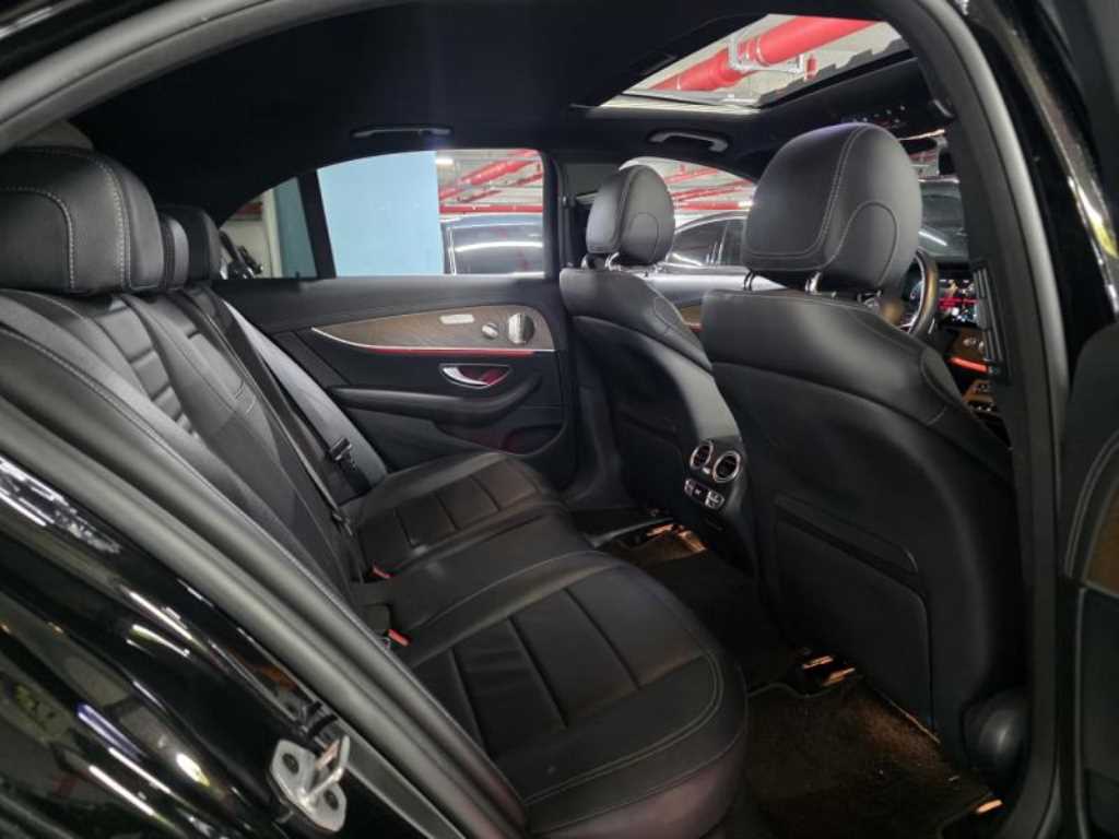 Mercedes Benz E class - Vista 9