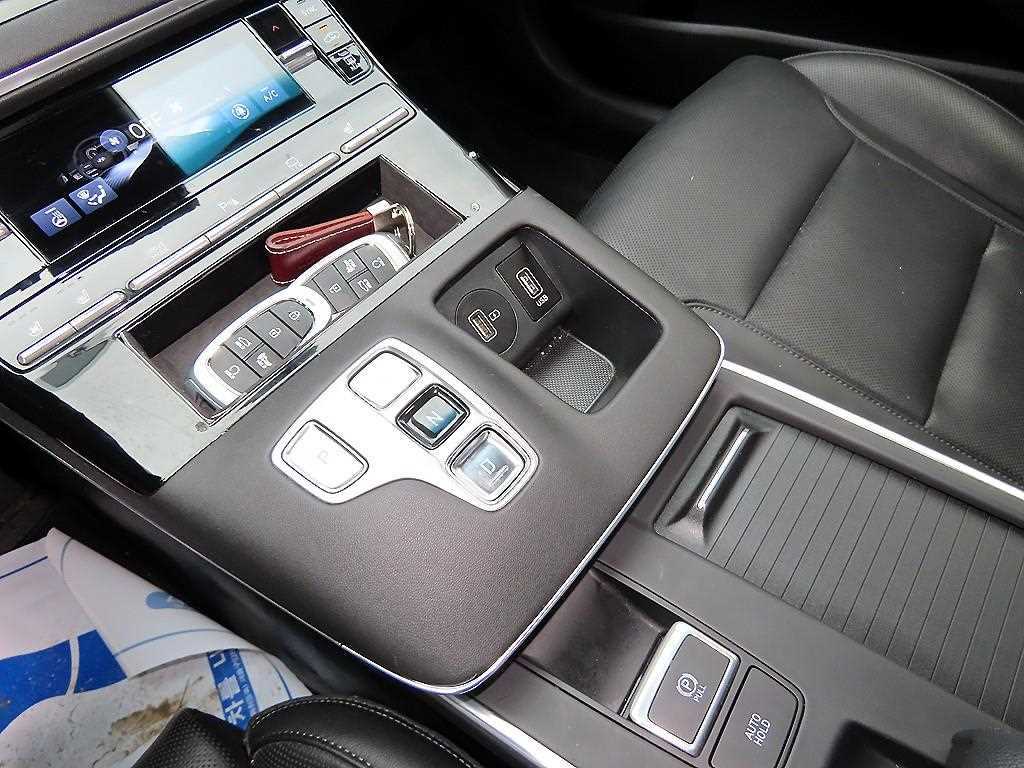 HYUNDAI Grandeur - Vista 10