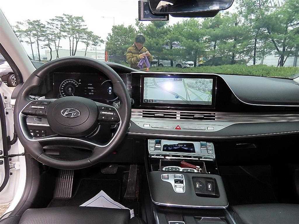 HYUNDAI Grandeur - Vista 7