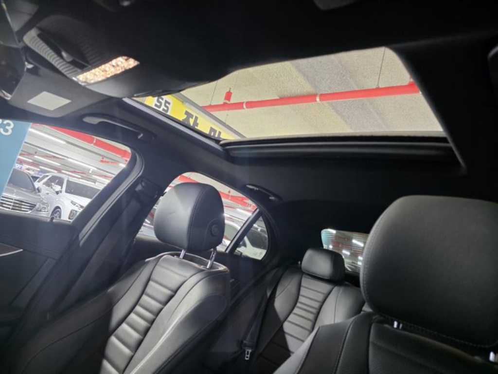 Mercedes Benz E class - Vista 5