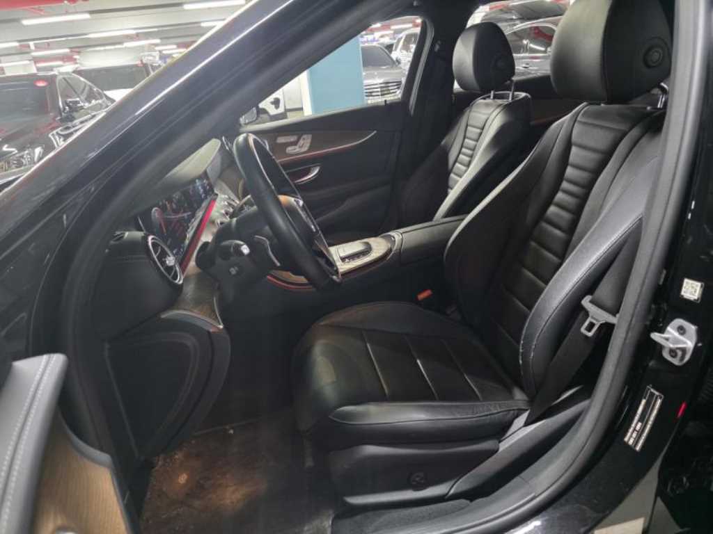 Mercedes Benz E class - Vista 8