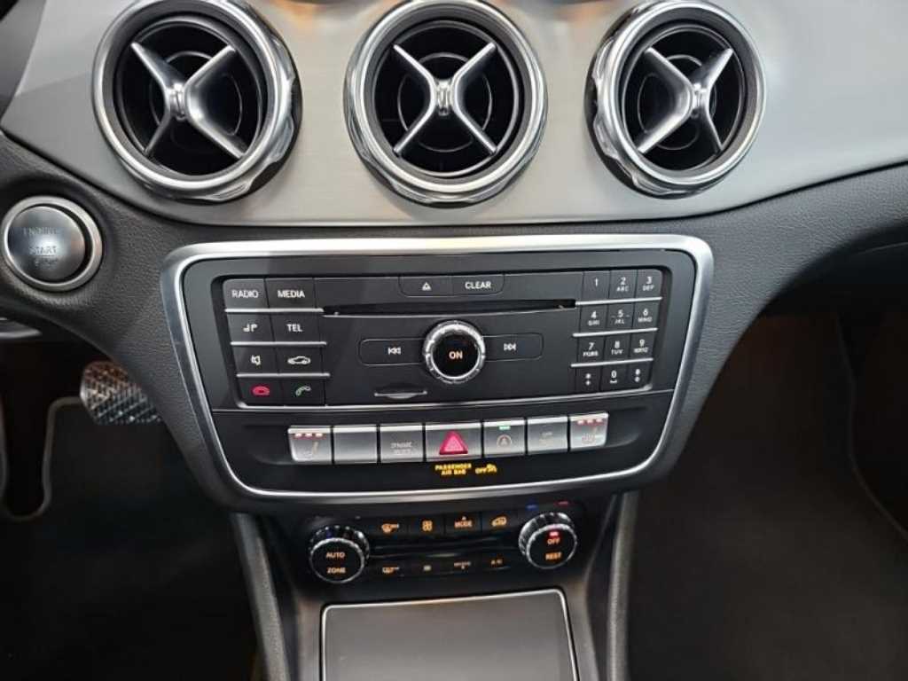 Mercedes Benz GLA Class - Vista 11