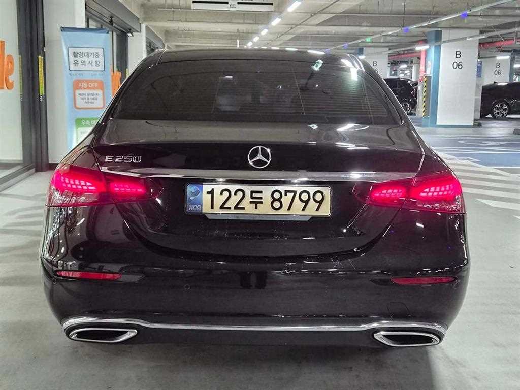Mercedes Benz E class - Vista 5