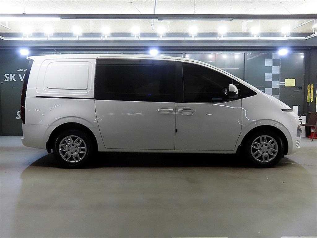 HYUNDAI Staria - Vista 3