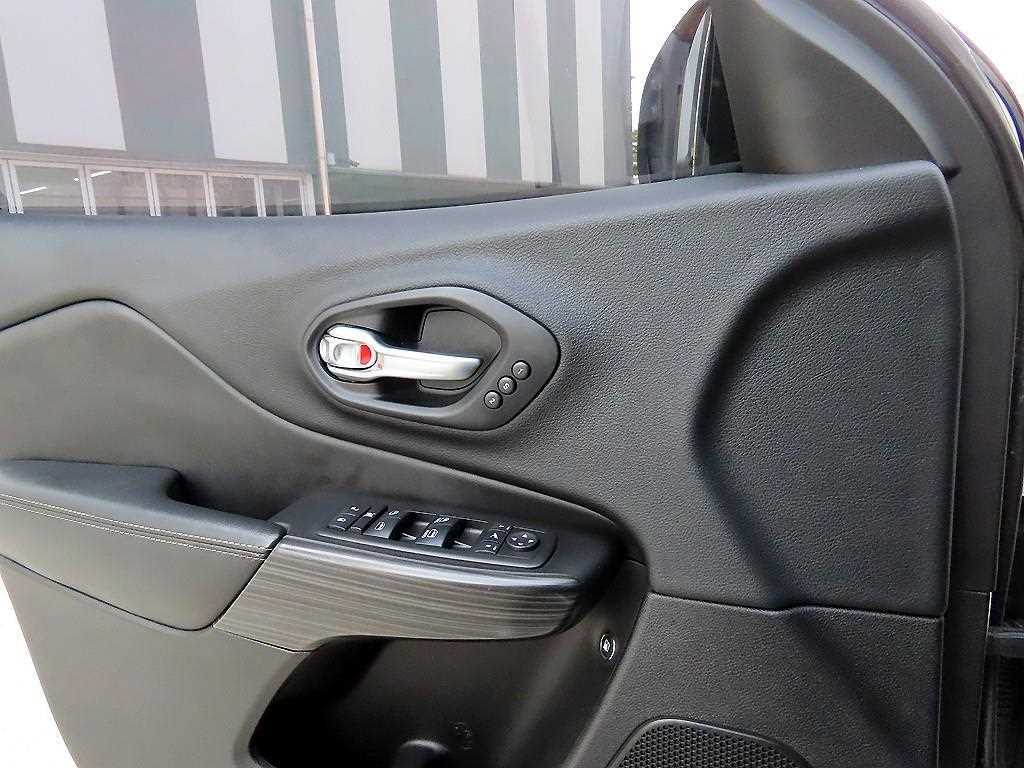 Jeep Cherokee - Vista 11