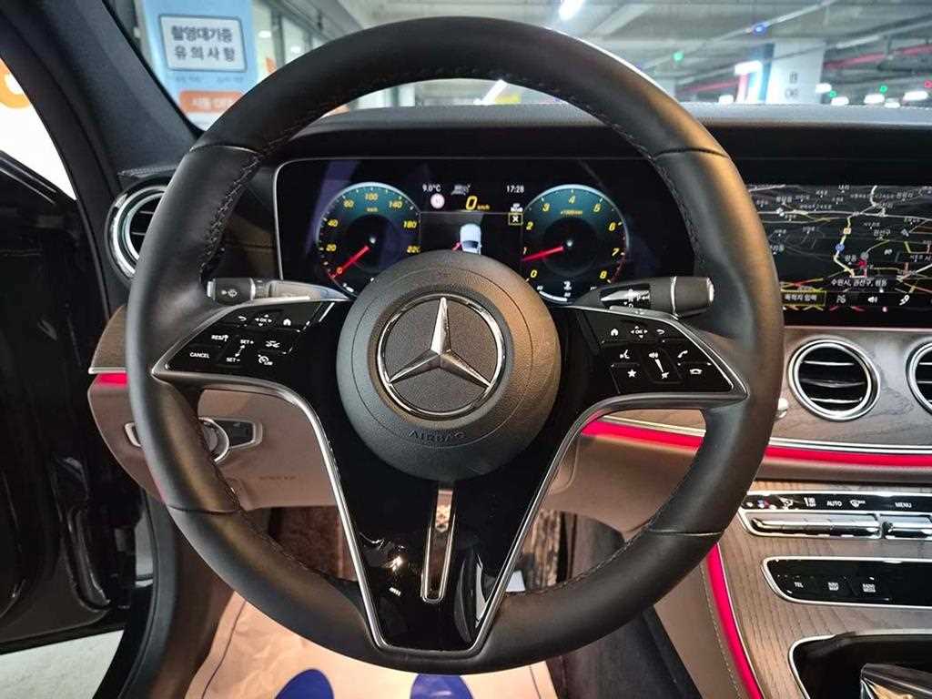 Mercedes Benz E class - Vista 8