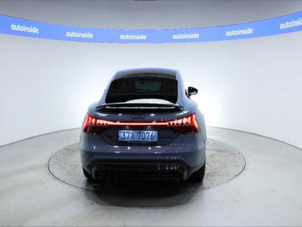 Audi RS e-tron GT - Vista 4