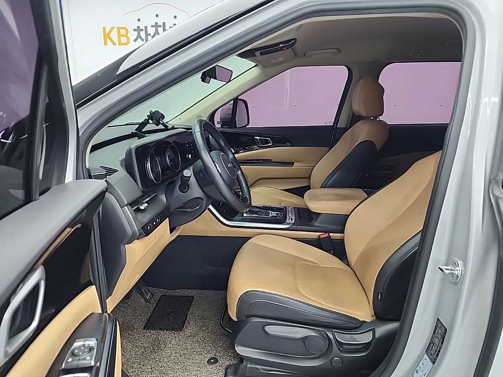 KIA Carnival - Vista 11