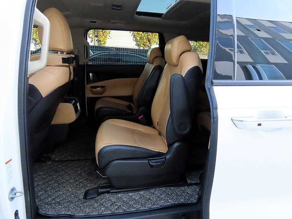 KIA Carnival - Vista 6