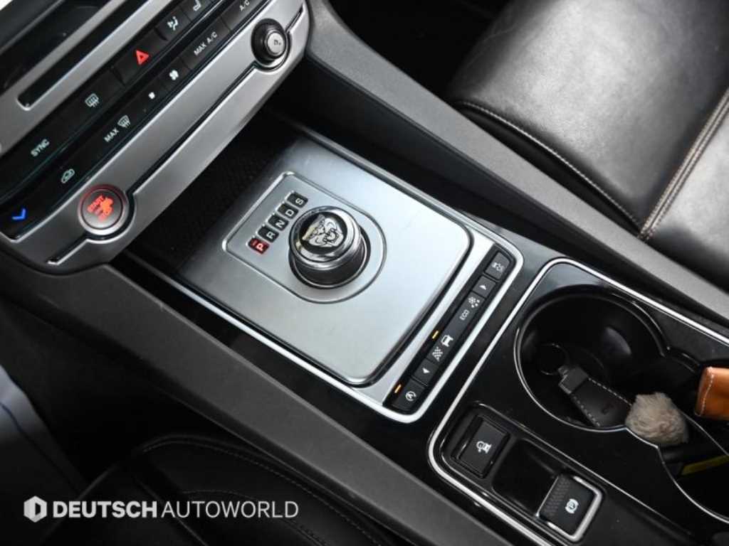 Jaguar F-PACE - Vista 9