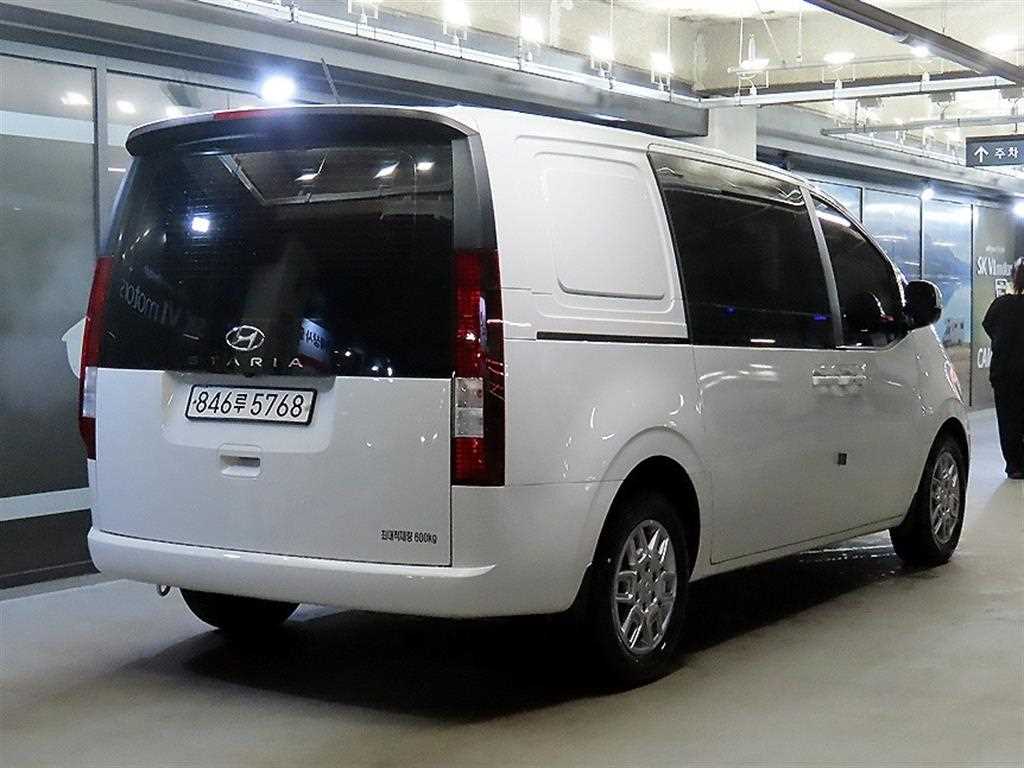 HYUNDAI Staria - Vista 4