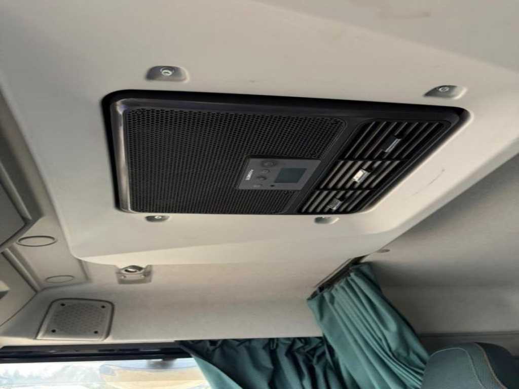 medium and large cargo truck - Vista 11