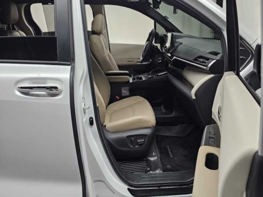 Toyota Siena - Vista 11