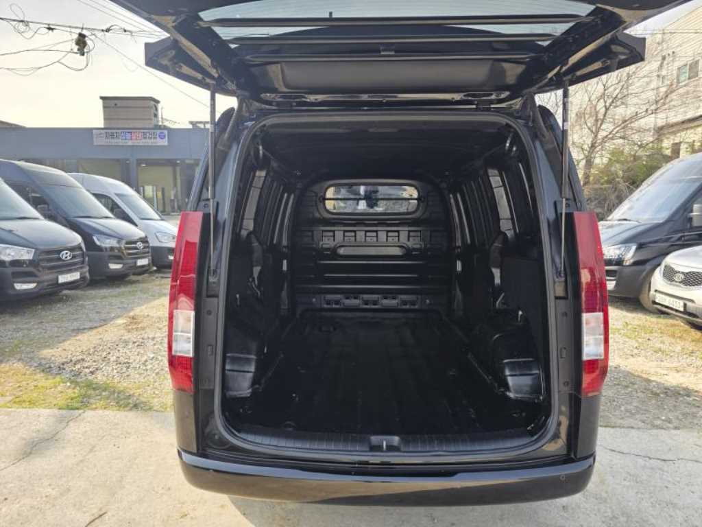 HYUNDAI Staria - Vista 7