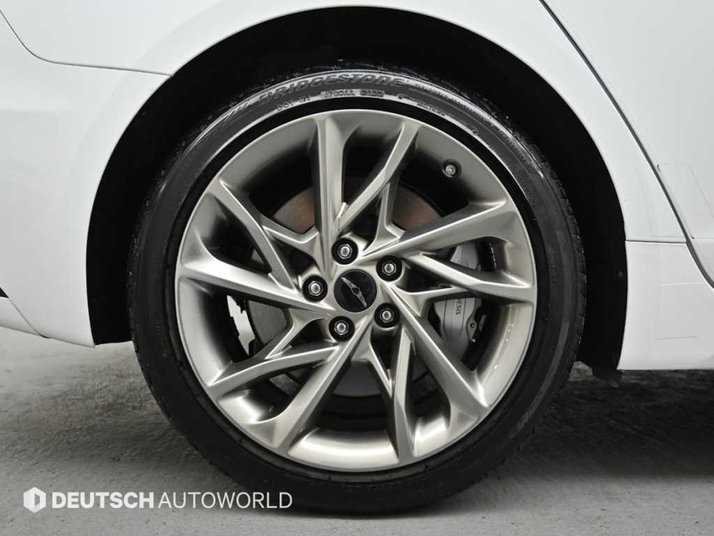 Genesis G70 - Vista 5