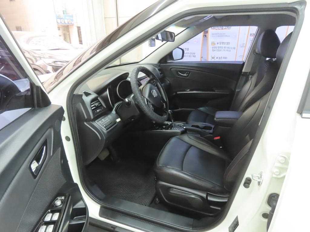 Ssangyong Tivoli - Vista 5