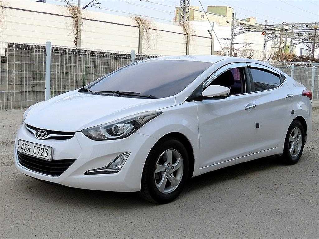 HYUNDAI Avante - Vista 2
