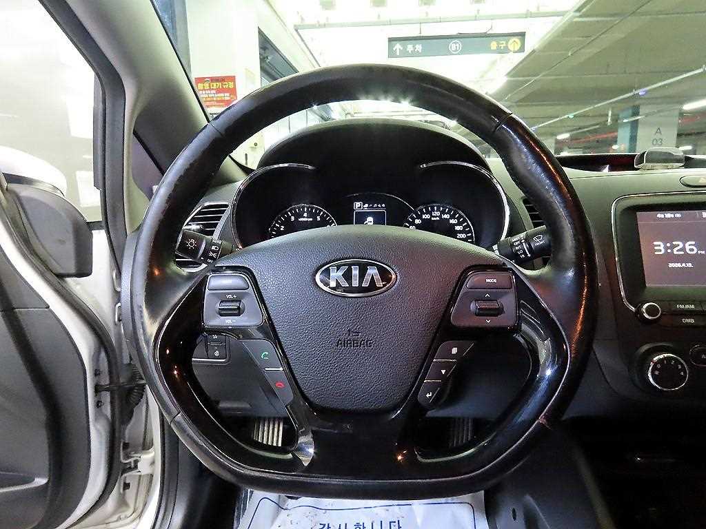 KIA K3 - Vista 8