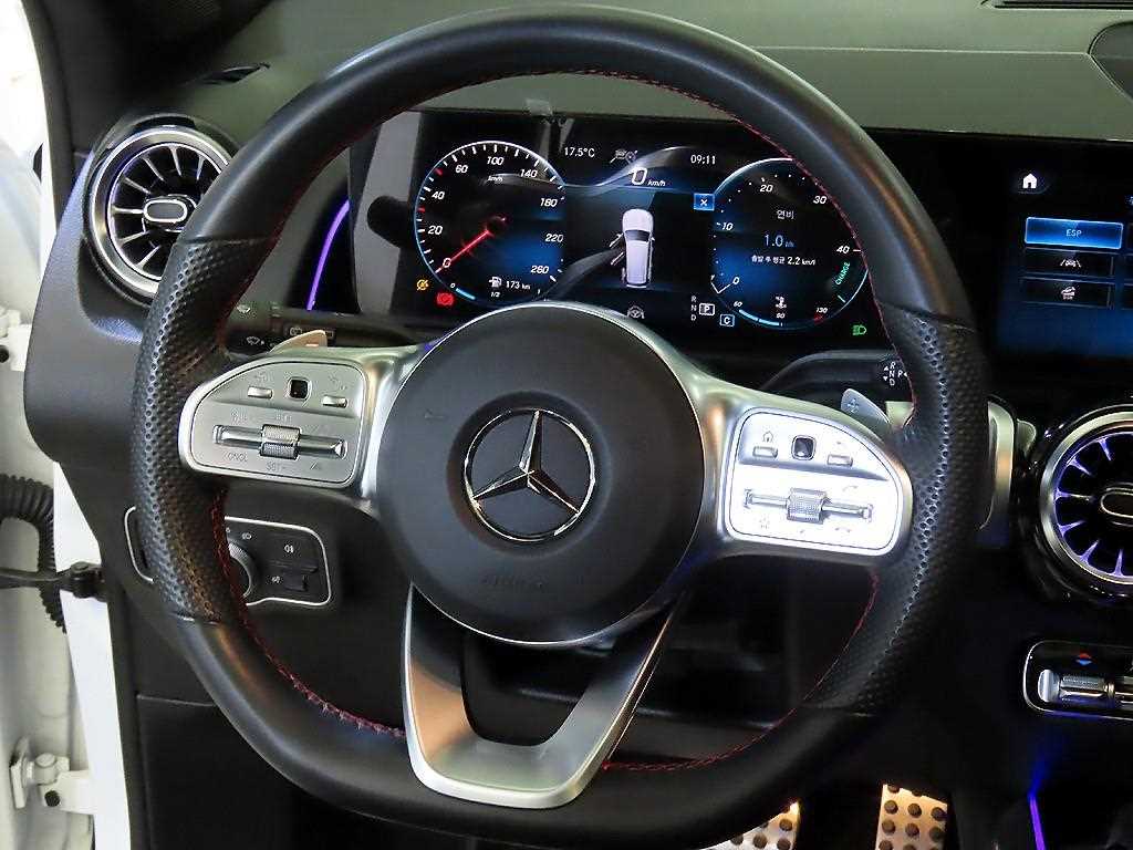 Mercedes Benz GLB Class - Vista 8