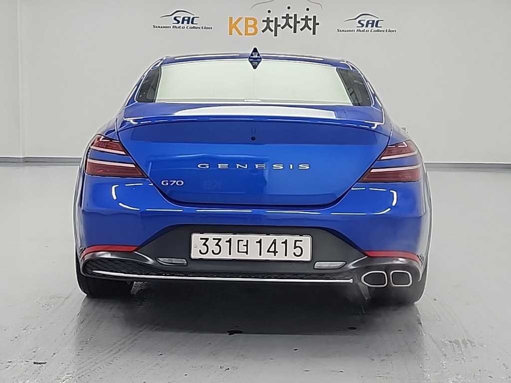 Genesis G70 - Vista 3