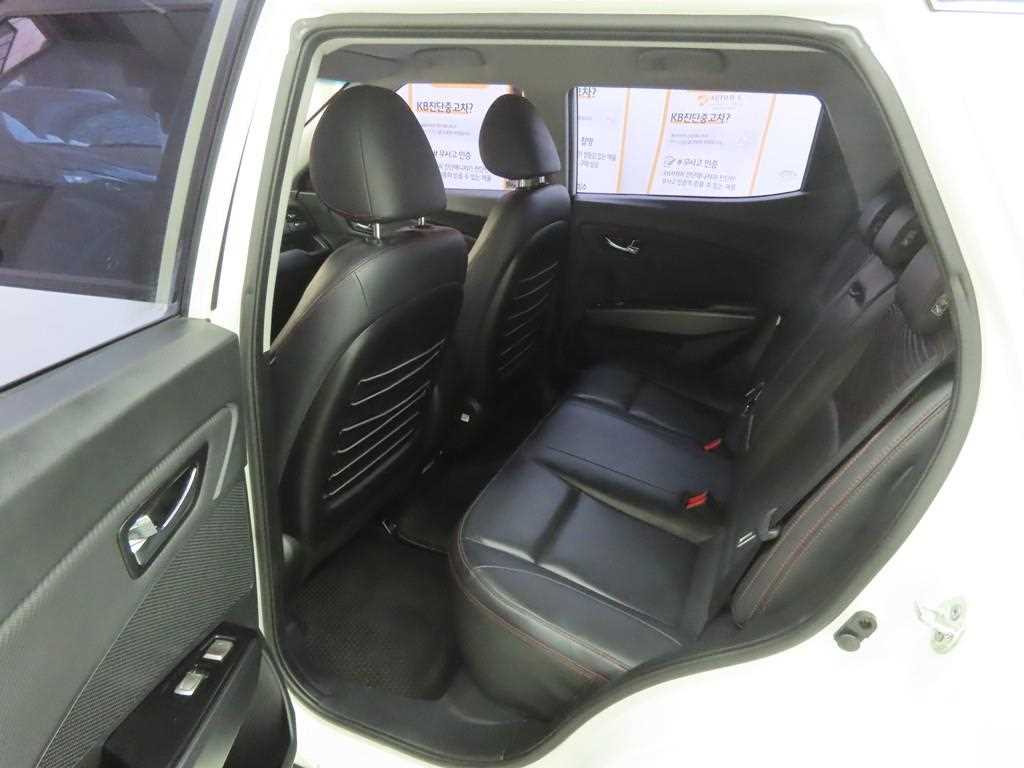 Ssangyong Tivoli - Vista 6