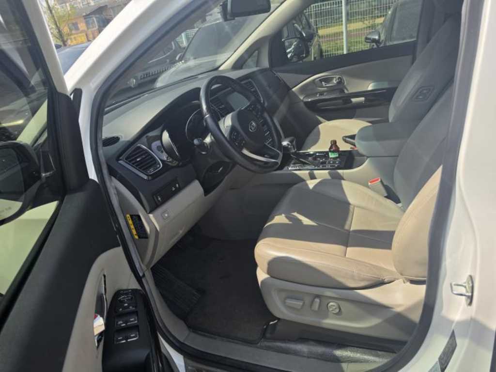 KIA Carnival - Vista 3