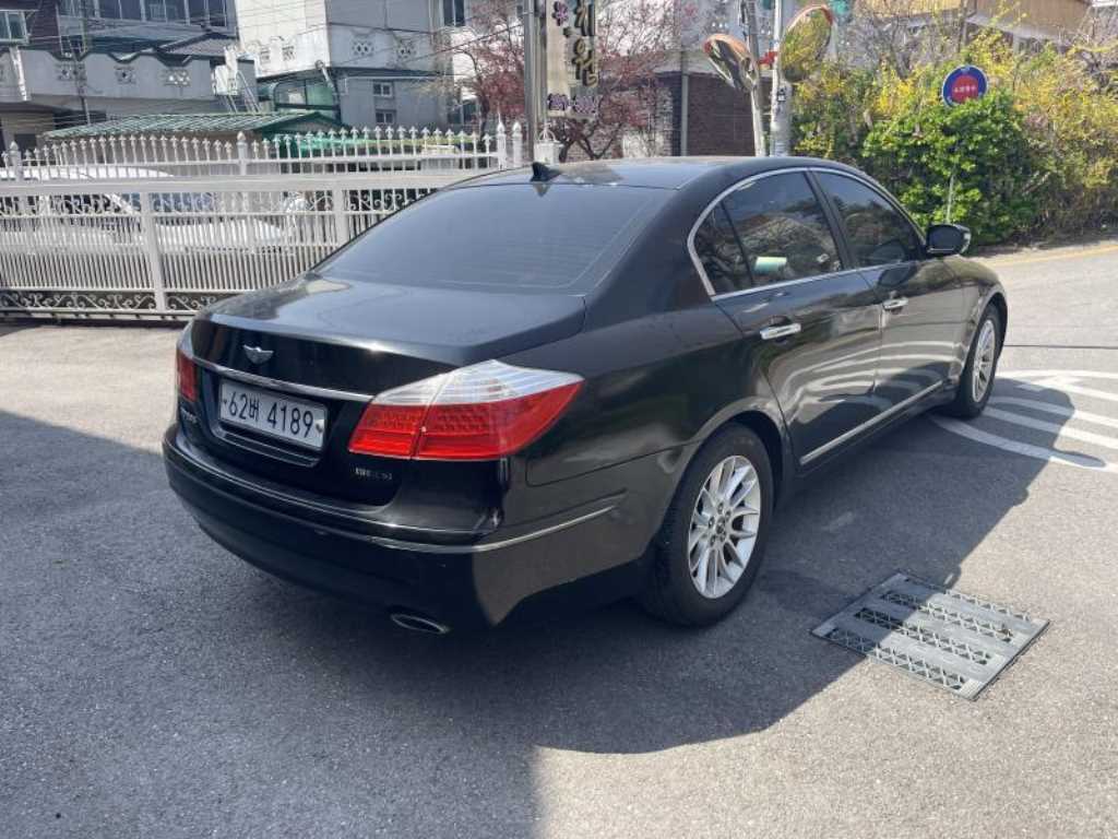 HYUNDAI Genesis - Vista 2