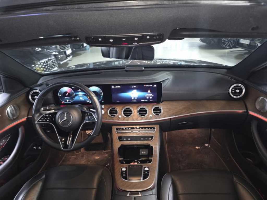 Mercedes Benz E class - Vista 7