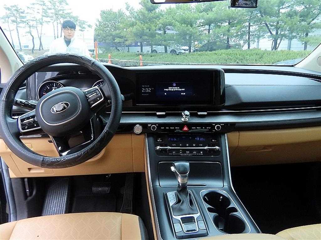 KIA Carnival - Vista 7