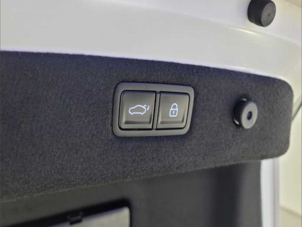 Genesis G70 - Vista 3