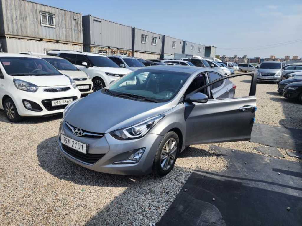 HYUNDAI Avante - Vista 3