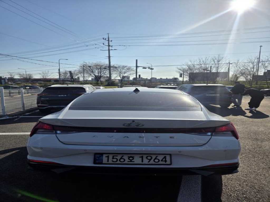 HYUNDAI Avante - Vista 3