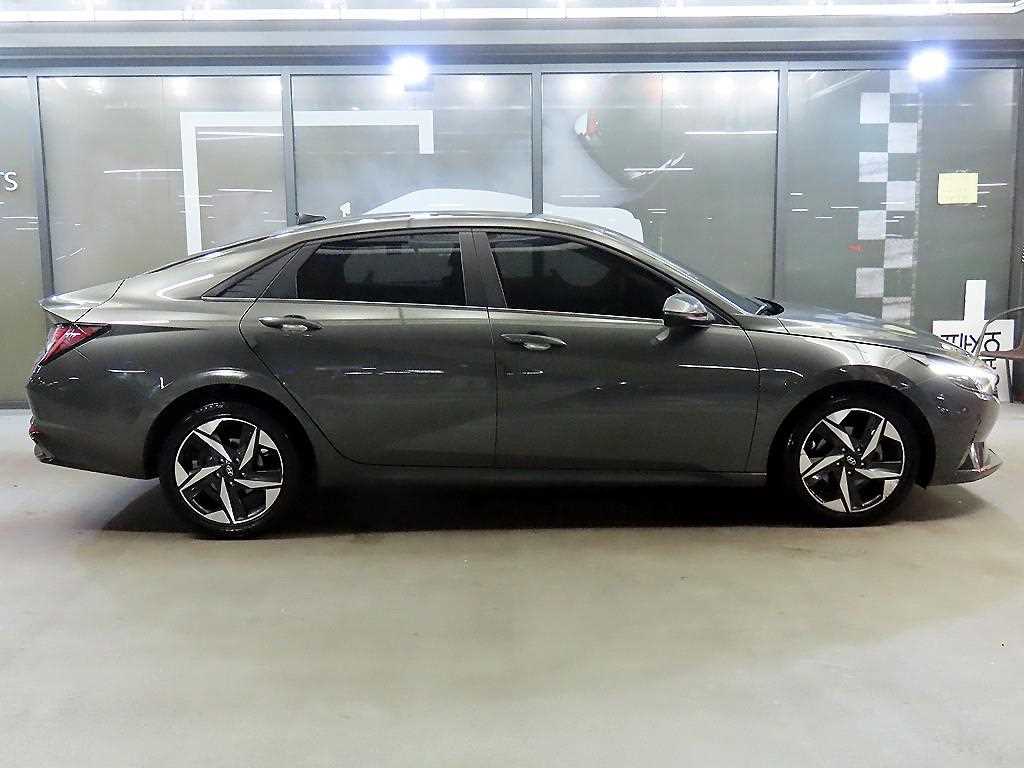 HYUNDAI Avante - Vista 3