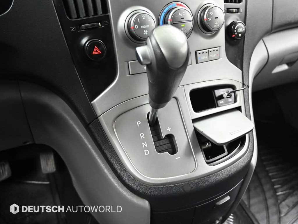 HYUNDAI Starex - Vista 9