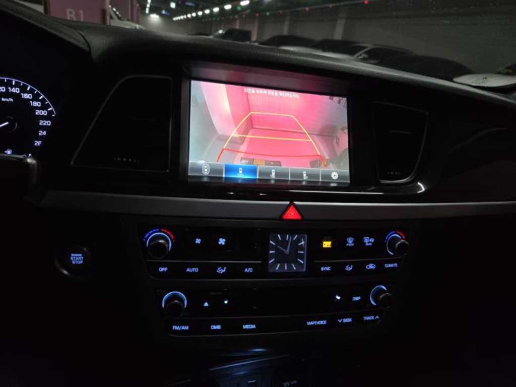 HYUNDAI Genesis - Vista 3