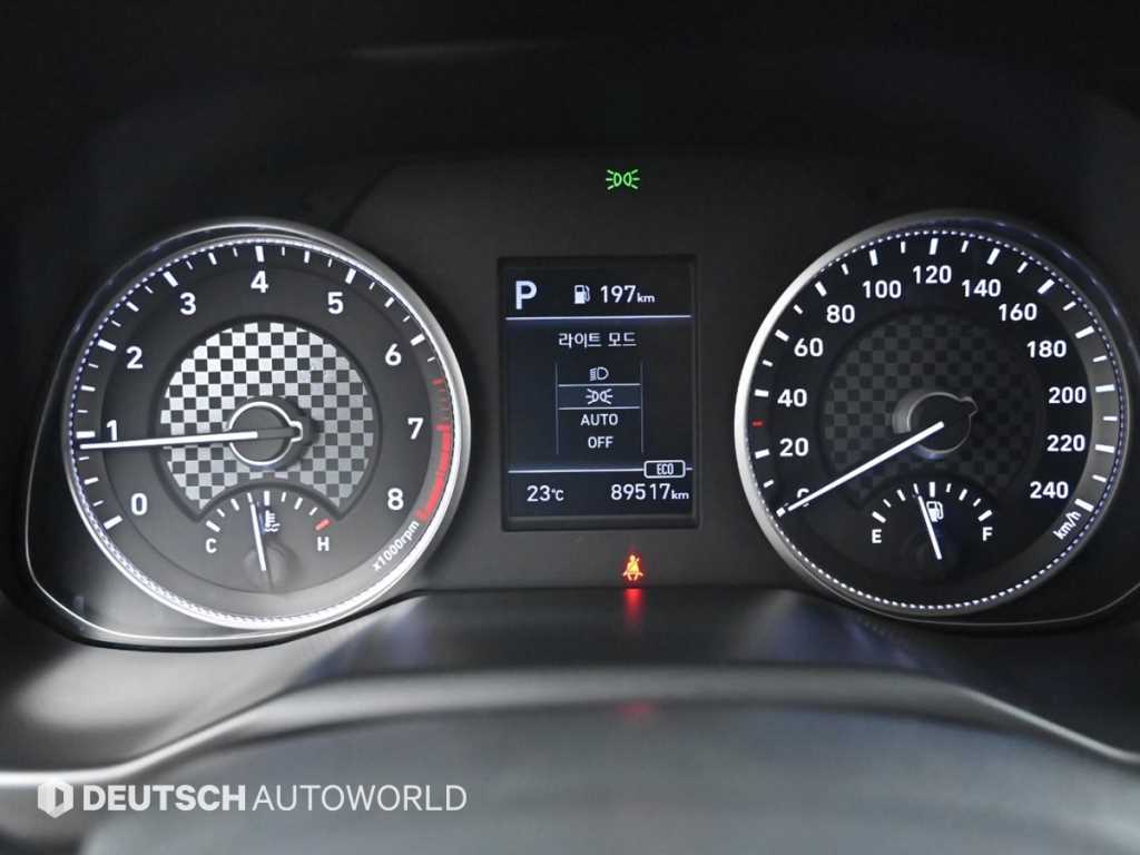 HYUNDAI Avante - Vista 8