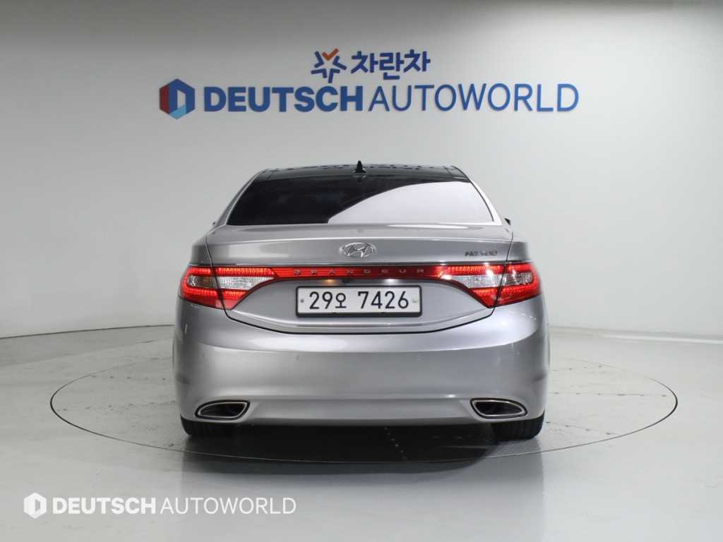 HYUNDAI Grandeur - Vista 4