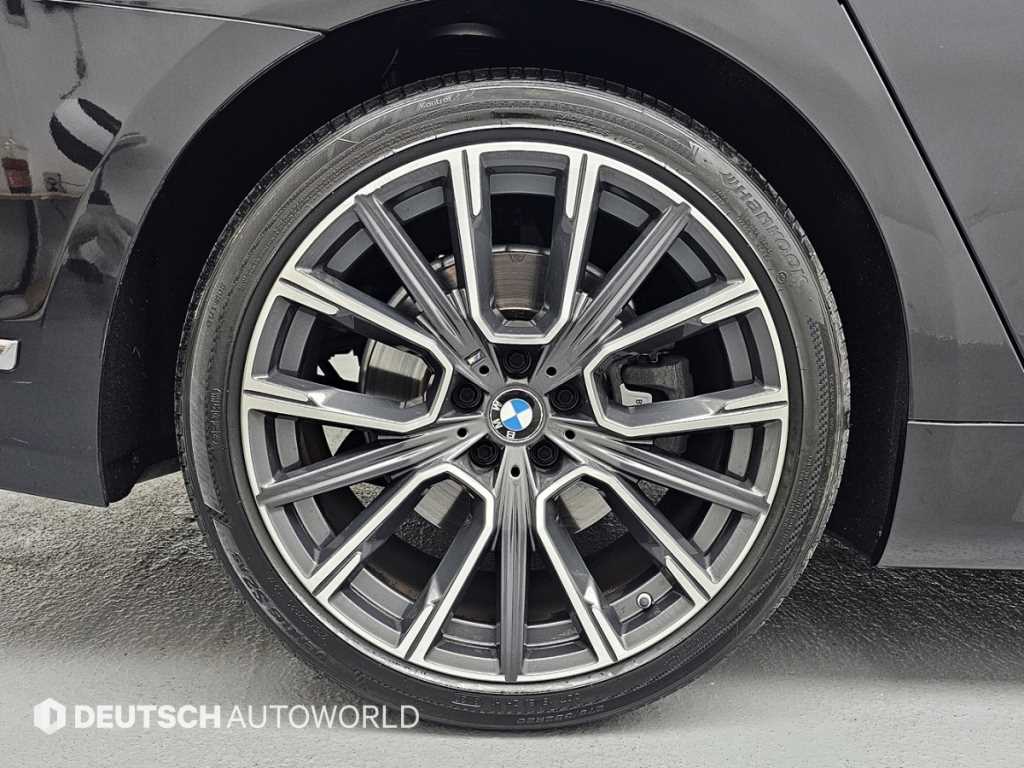 BMW 7 Series - Vista 5
