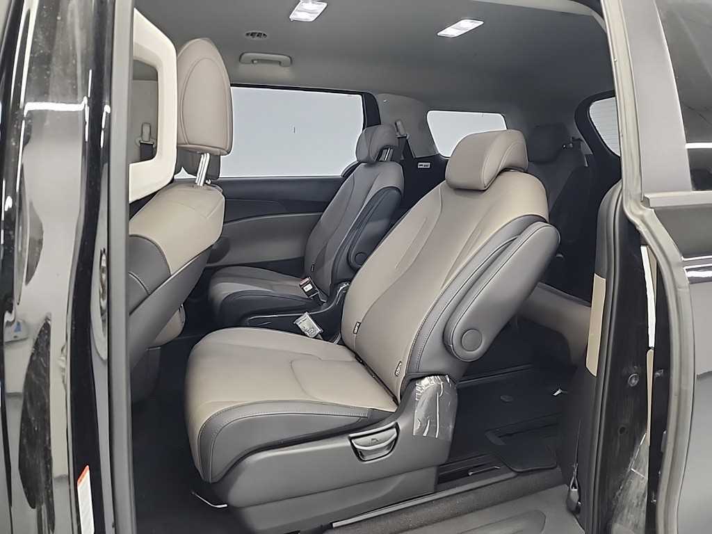 KIA Carnival - Vista 12