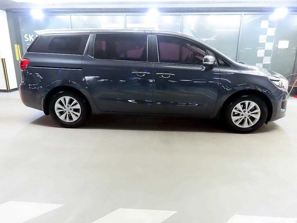 KIA Carnival - Vista 3