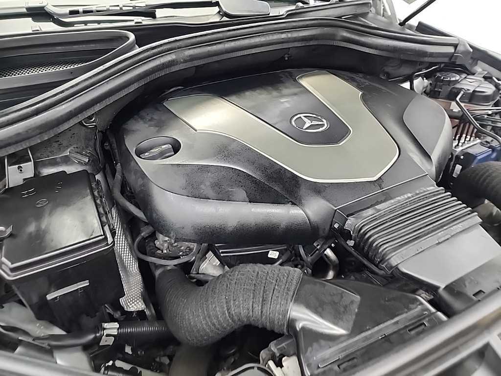 Mercedes Benz GLE Class - Vista 5