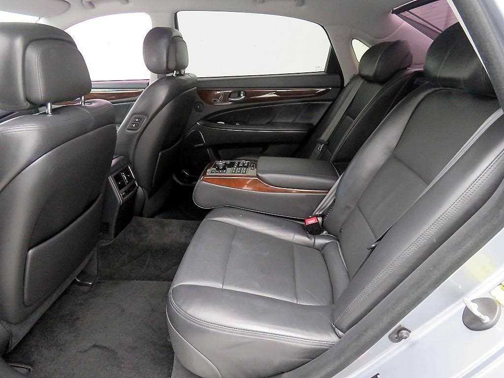 HYUNDAI Equus - Vista 7
