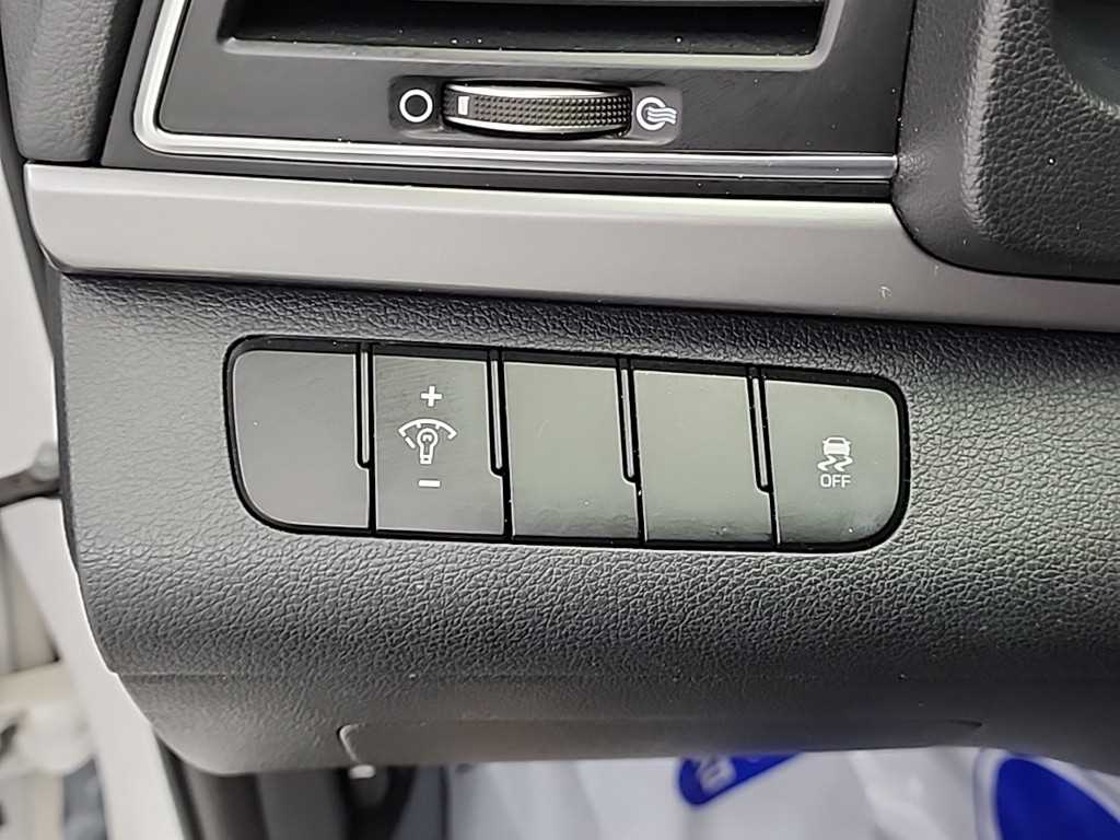 HYUNDAI Avante 2018 Blanco - Importación desde Corea - HF Imports Iquique - Foto 16