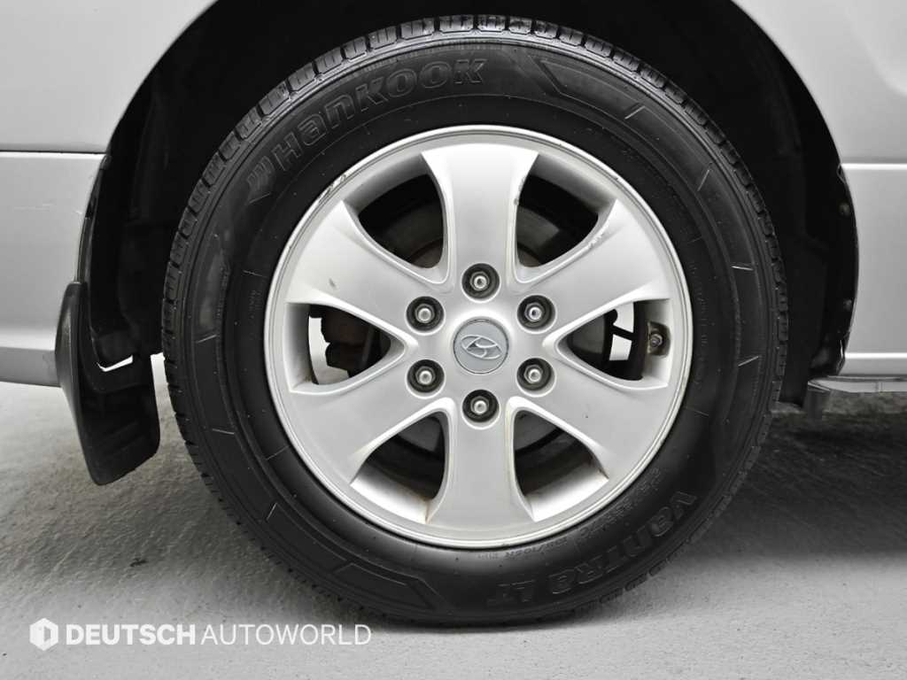 HYUNDAI Starex - Vista 5