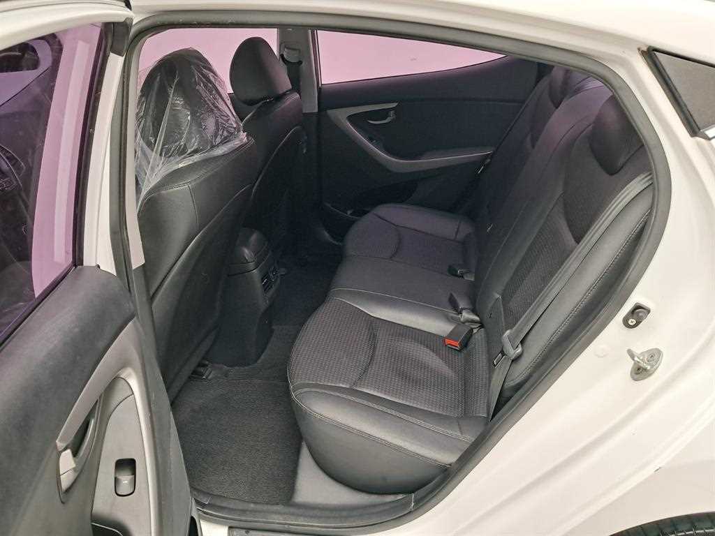 HYUNDAI Avante - Vista 12