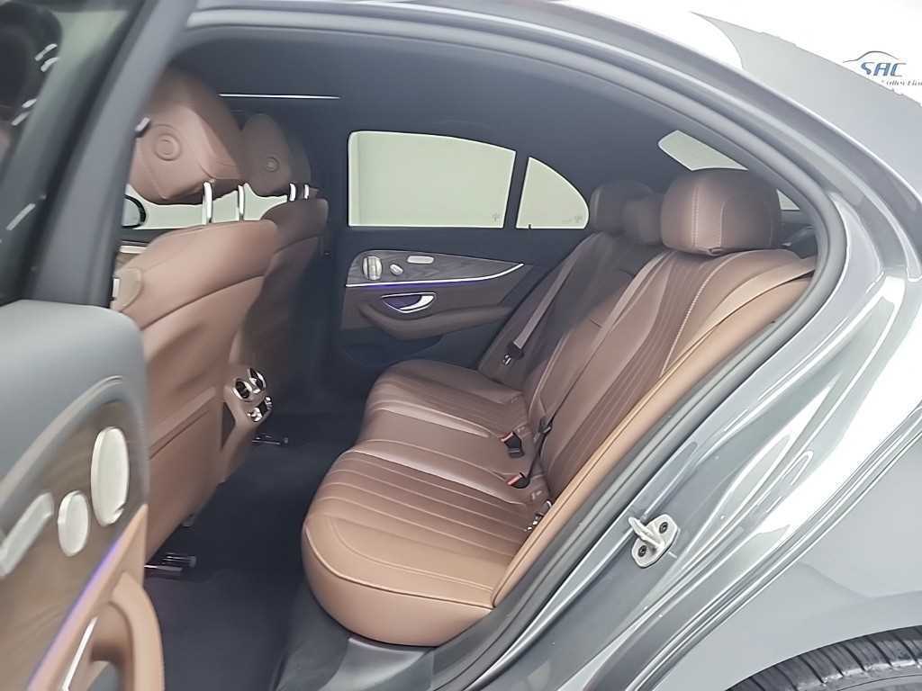 Mercedes Benz E class - Vista 12