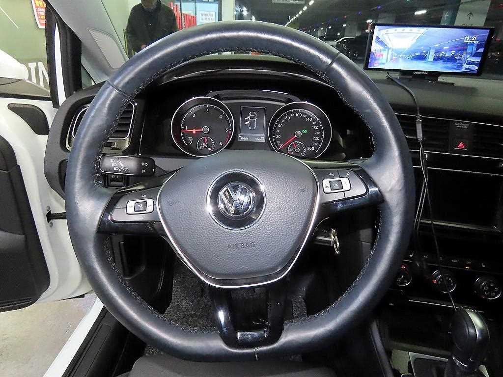 Volkswagen Golf - Vista 8