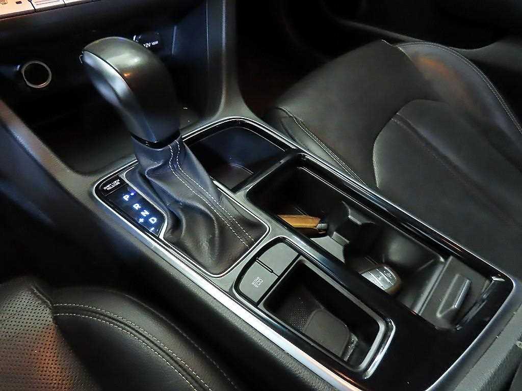 HYUNDAI Sonata - Vista 12