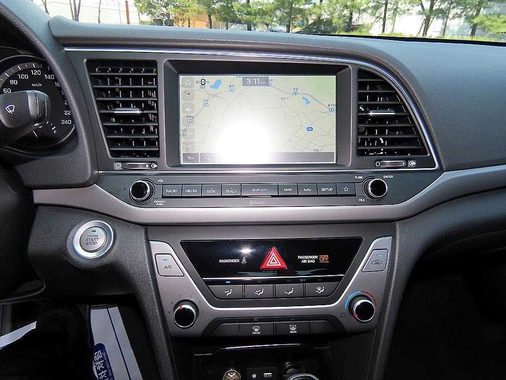 HYUNDAI Avante 2018 Blanco - Importación desde Corea - HF Imports Iquique - Foto 13