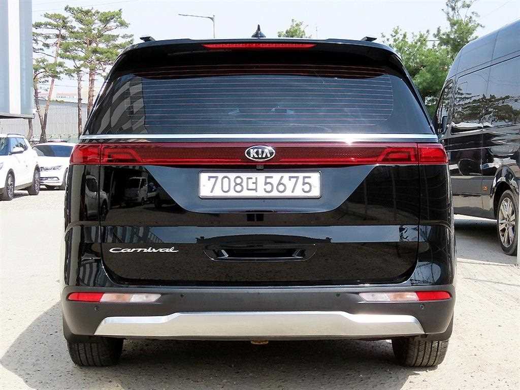 KIA Carnival - Vista 4